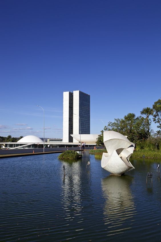 Brasília de Ônibus: Roteiro Completo na Capital do Brasil