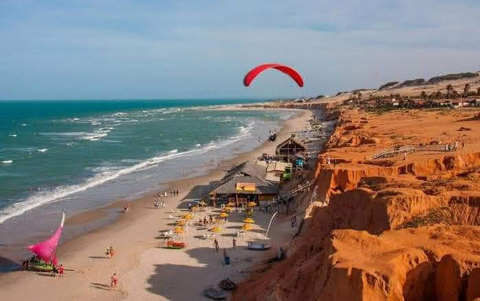 Canoa Quebrada: Sua Excursão Rodoviária ao Paraíso Cearense
