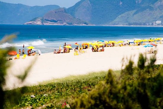 Réveillon Inesquecível: Excursões Rodoviárias para Praia ou Serra